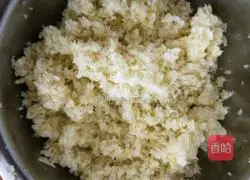 Illustration of how to make cabbage and meat dumplings 2