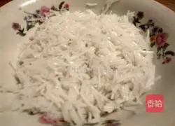 Illustration of how to make spinach, shrimp and egg dumpling fillings 2