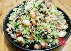 Illustration of how to make seaweed fried rice 7