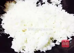 Clam Meat Sausage Fried Rice Recipe Illustration 3