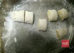 Milk-flavored pumpkin two-color steamed buns ( There are also caramel flower rolls) Recipe 6