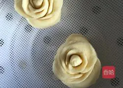 Illustration of how to make rose steamed buns 15