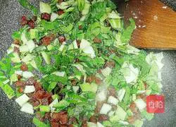 Illustration of how to make sausage and egg fried rice 5