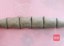 Buckwheat red bean and chestnut pie (a delicious fitness meal with low calories and low whole grains) Recipe Illustration 6