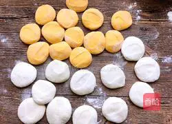 Illustration of how to make double-layered buns 10