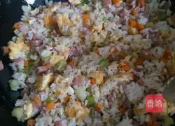 Illustration of how to make egg and ham fried rice 6