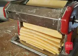 Illustration of how to make Yuanbao dumplings 16