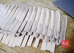 Illustration of hand-rolled sweet potato noodles 5