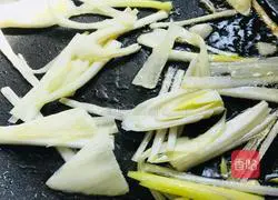 Illustration of how to make fried rice noodles with barbecued pork (Cantonese style) 6