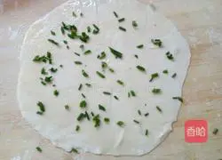 Illustration of how to make lard scallion pancake 7