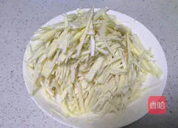 Illustration of how to make fresh bamboo shoot dumplings 2