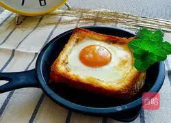 Illustration of making fried egg sandwich 7