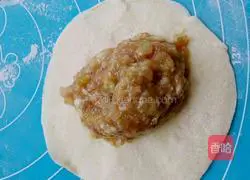 Illustration of how to make cabbage, green pepper and meat buns 11