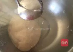 Illustration of how to make fresh meat and fungus wontons 2