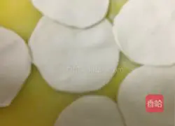 Illustration of how to make shepherd's purse and pork buns 12