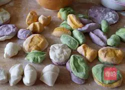 Illustration of how to make rainbow pattern steamed buns 3