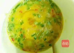 Illustration of how to make green onion and egg fried rice 2
