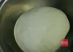 Illustration of how to make salmon and leek dumplings 6