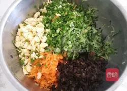 Illustration of how to make vegetarian dumplings with cucumber filling 10