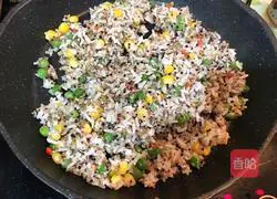 Illustration of three-color quinoa fried rice 6