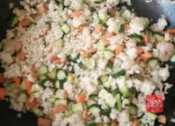 Illustration of how to make shrimp fried rice 8