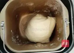 Illustration of how to make homemade low-sugar white steamed buns with bread machine 3