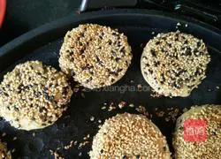 Illustration of making sesame paste cake 14