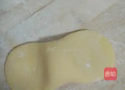 Illustration of how to make sweet potato buns (Jin Yuanbao) 8