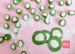 Illustration of how to make colorful dumplings with plain filling 5