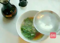 Illustration of how to make poached egg noodles 11