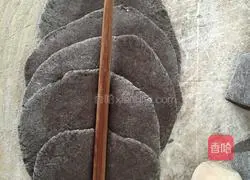 Illustration of how to make black rice and brown sugar steamed buns 6