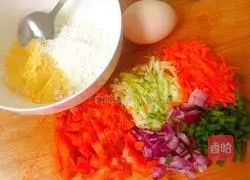 Illustration of how to make chicken and vegetable egg pancakes 2
