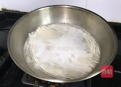 Illustration of how to make minced pork noodles 10