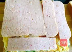 Illustration of how to make a luxurious sandwich 4