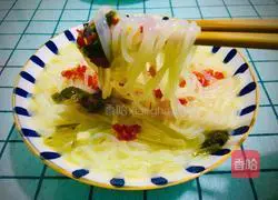 Illustration of how to make slurry rice noodles 10