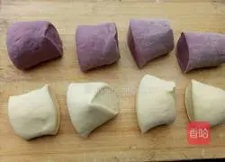 Illustration of two-color steamed buns 7