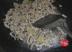 Illustration of how to make shredded pork noodles 7