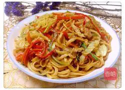 Illustration of how to make fried noodles with cabbage and shredded pork 10