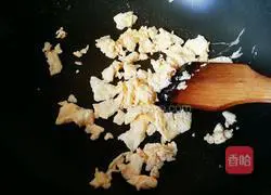 Illustration of how to make fried rice with ham sausage 4