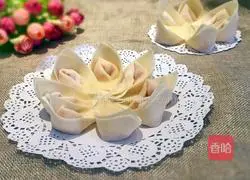 Illustration of how to make wontons 11