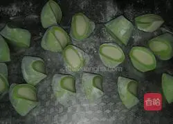 Illustration of how to make lotus root and meat dumplings 7