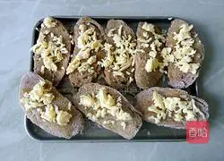 Illustration of how to make cheese black rice steamed bun slices 5