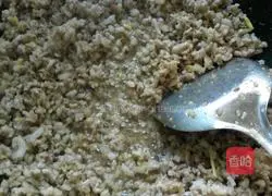 Illustration of how to make dumplings with chive filling 1