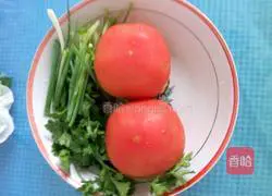 Illustration of how to make tomato and egg pancakes 1