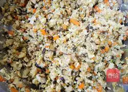 Illustration of how to make wontons with vegetarian filling 6