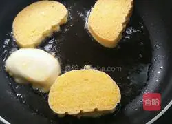 Illustration of how to make fried old noodle steamed buns 4