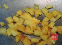 Pineapple Seafood Fried Rice Recipe Illustration 5