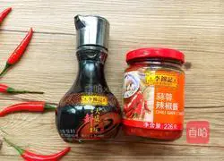 Illustration of how to make fried noodles with garlic chili sauce 1