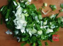 Illustration of how to make cabbage, radish and pork bun stuffing 7