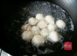 Illustration of how to make handmade glutinous rice balls 11